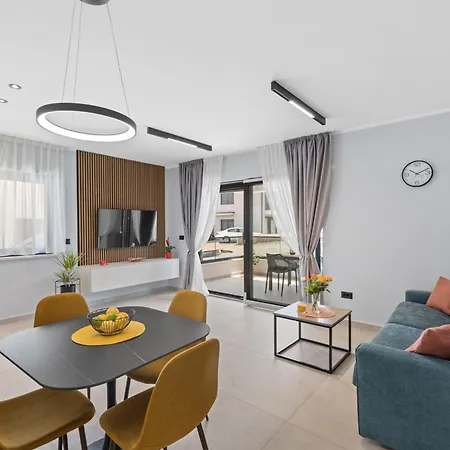 Alex Luxury Apartments 1 Rovigno Esterno foto