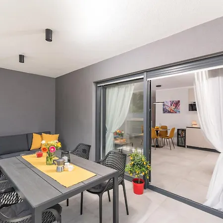 Alex Luxury Apartments 1 Rovigno Esterno foto
