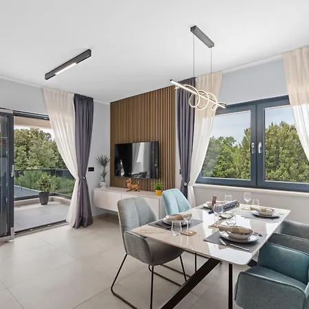 Alex Luxury Apartments 1 Rovigno Esterno foto
