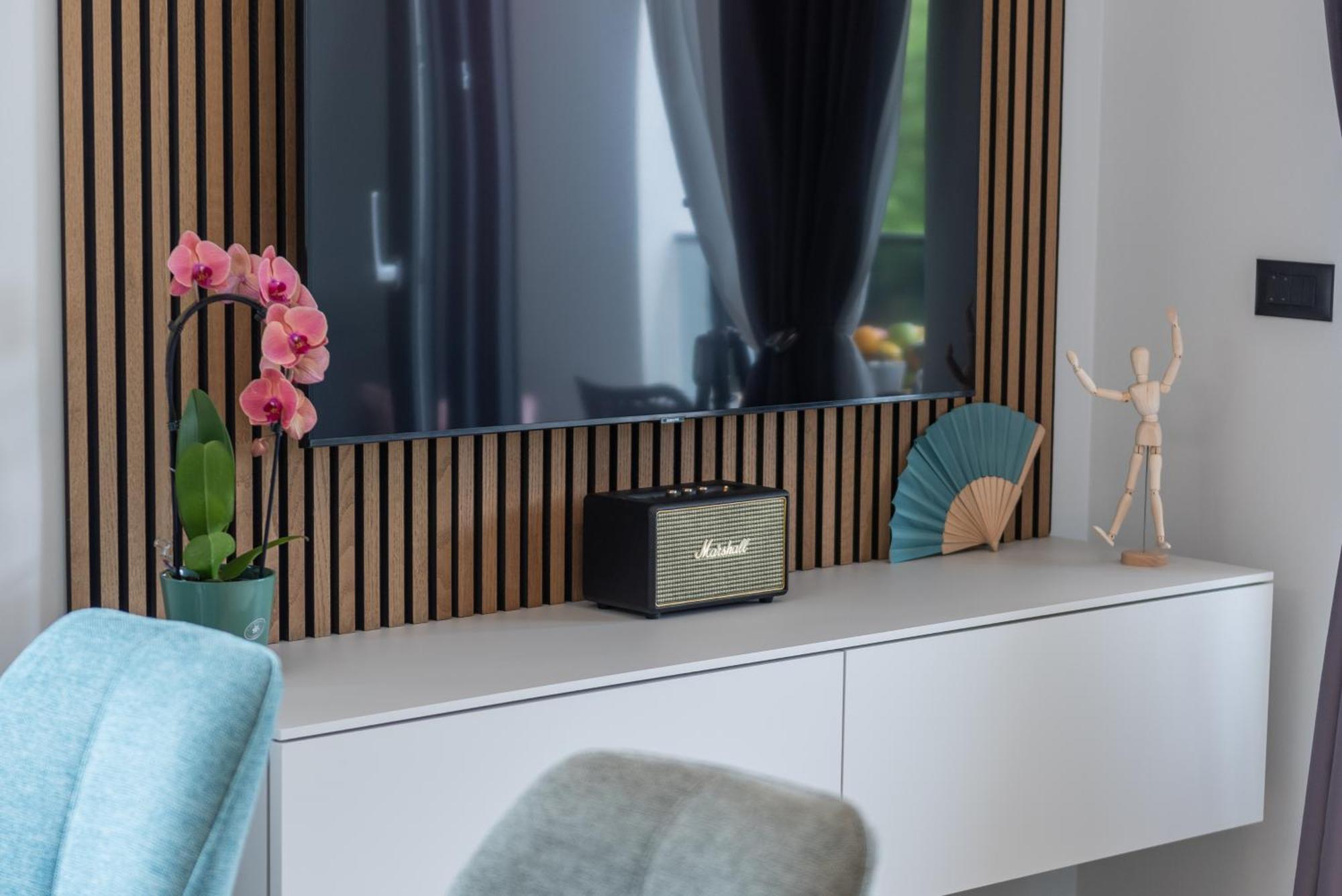 Alex Luxury 1 *