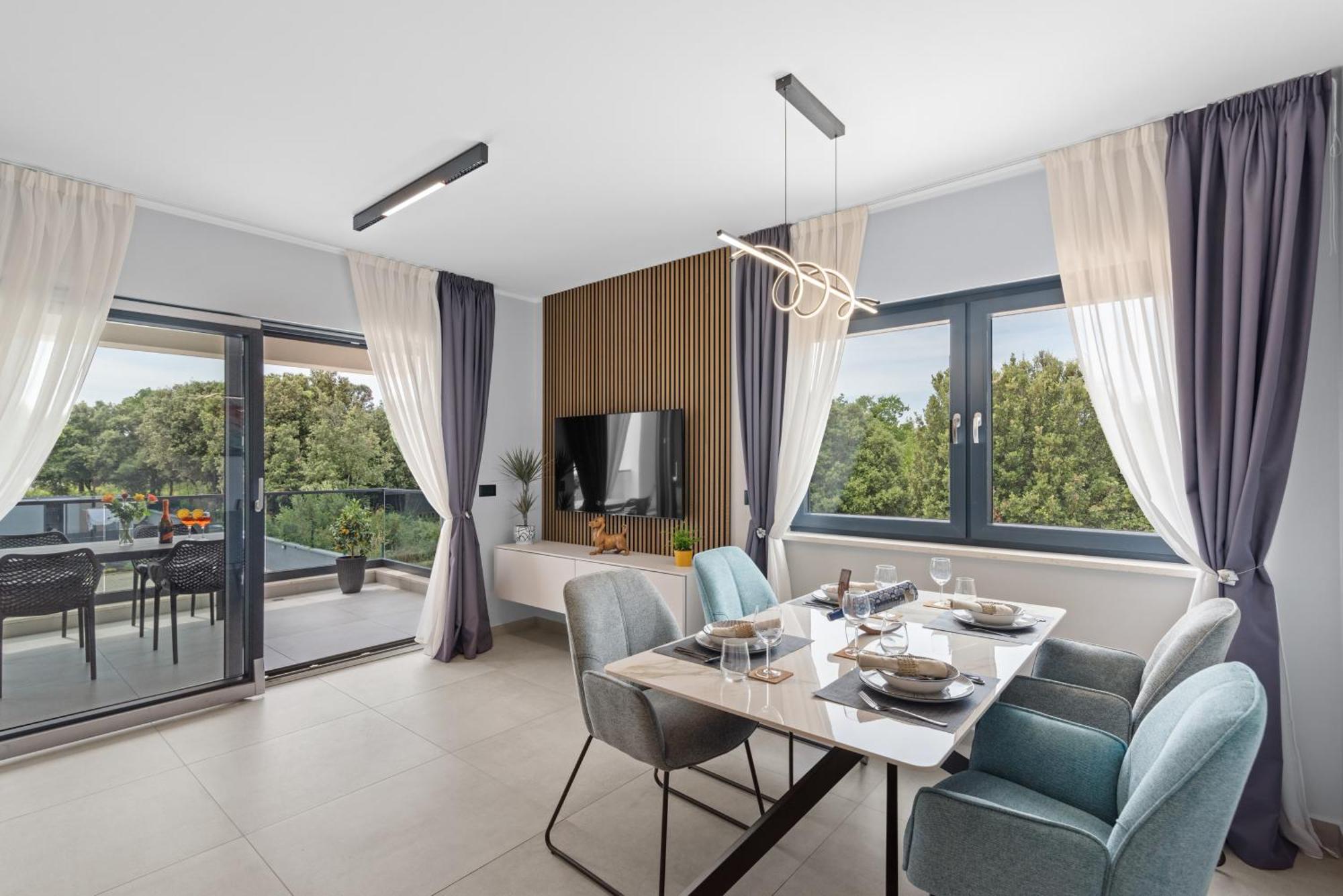 Alex Luxury 1 *