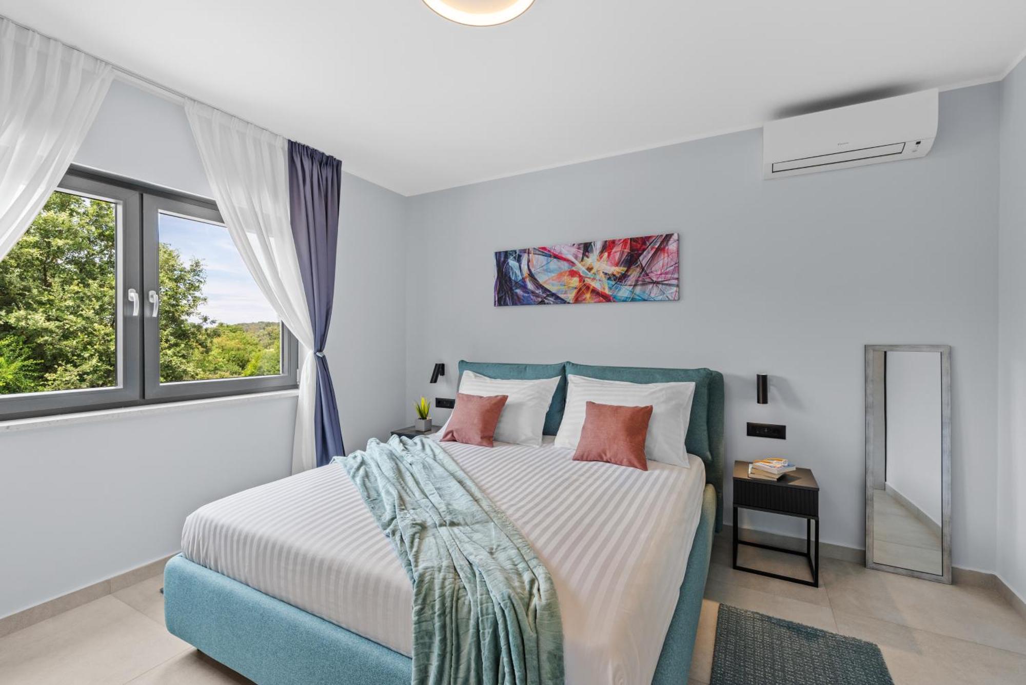 Alex Luxury 1 *