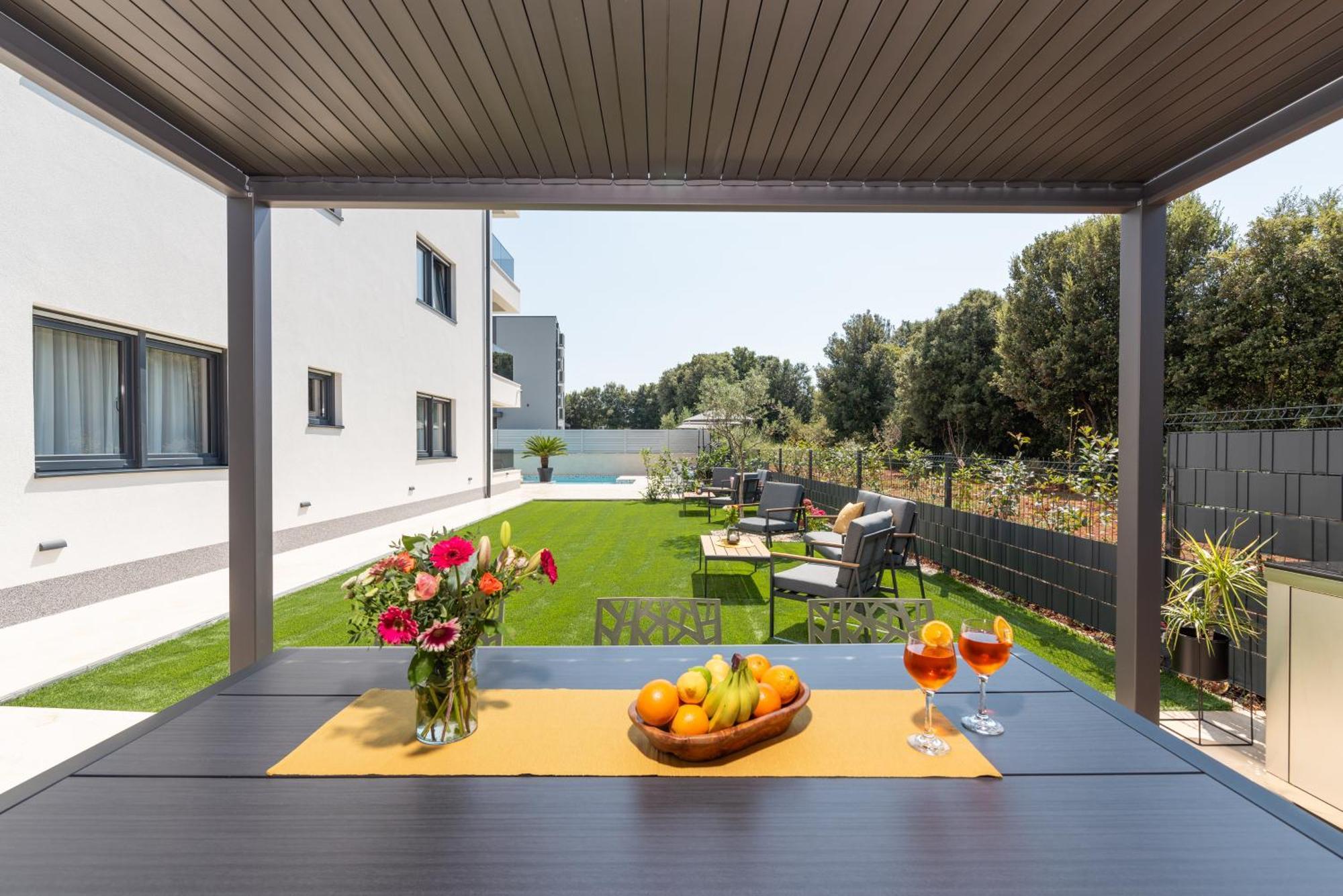 Alex Luxury 1